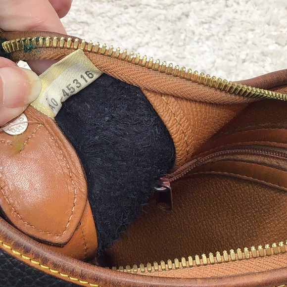 Dooney vintage AWL shoulder bag - Picture 12 of 13